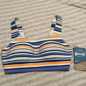 NWT brooks sports bra. Size 30 C/D.